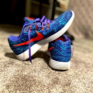 Nike LUNARTEMPO 2s sneakers. Size 9.